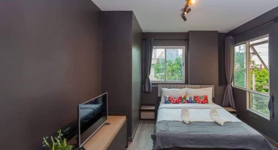 For rent 2 bedrooms condo in Phra Khanong, Bangkok