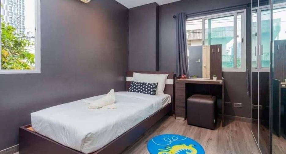 For rent 2 bedrooms condo in Phra Khanong, Bangkok