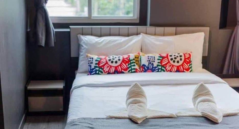 For rent 2 bedrooms condo in Phra Khanong, Bangkok