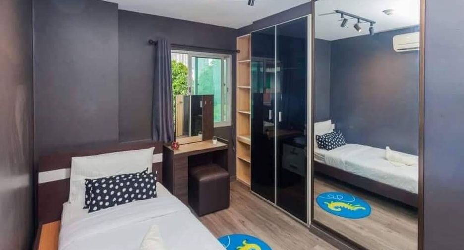 For rent 2 bedrooms condo in Phra Khanong, Bangkok