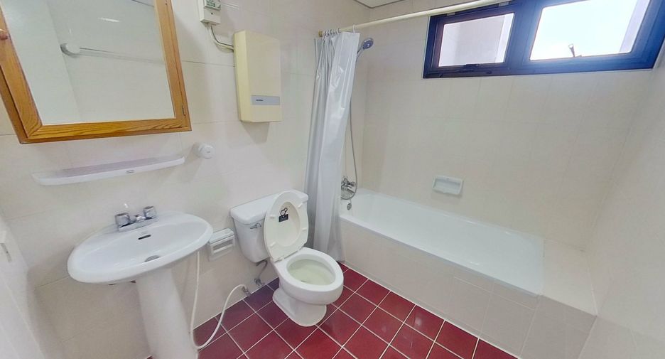 For rent 2 bedrooms condo in Watthana, Bangkok