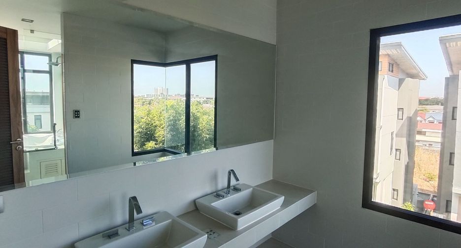 For rent and for sale 5 bedrooms house in Khan Na Yao, Bangkok