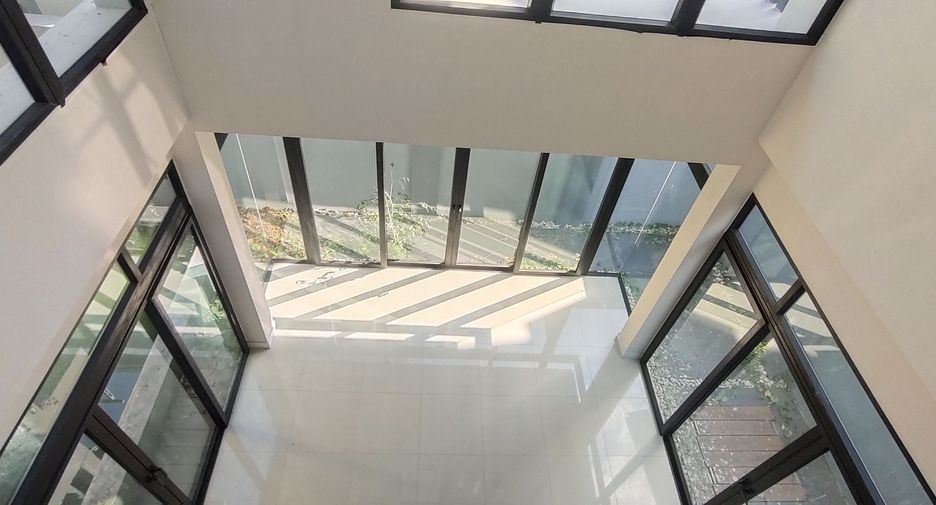 For rent and for sale 5 bedrooms house in Khan Na Yao, Bangkok