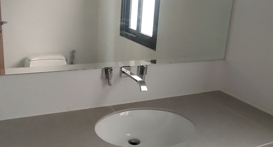 For rent and for sale 5 bedrooms house in Khan Na Yao, Bangkok