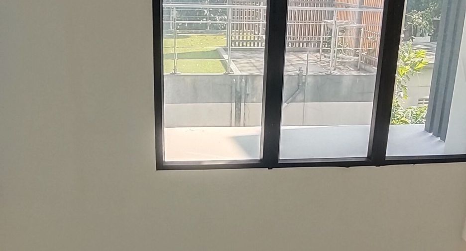 For rent and for sale 5 bedrooms house in Khan Na Yao, Bangkok