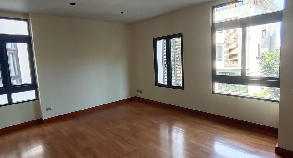 For rent and for sale 5 bedrooms house in Khan Na Yao, Bangkok