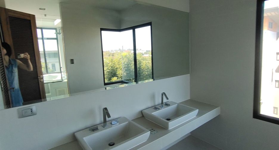 For rent and for sale 5 bedrooms house in Khan Na Yao, Bangkok