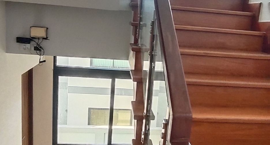 For rent and for sale 5 bedrooms house in Khan Na Yao, Bangkok