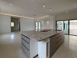 出售 3 卧室 别墅 在 三百峰, 班武里府