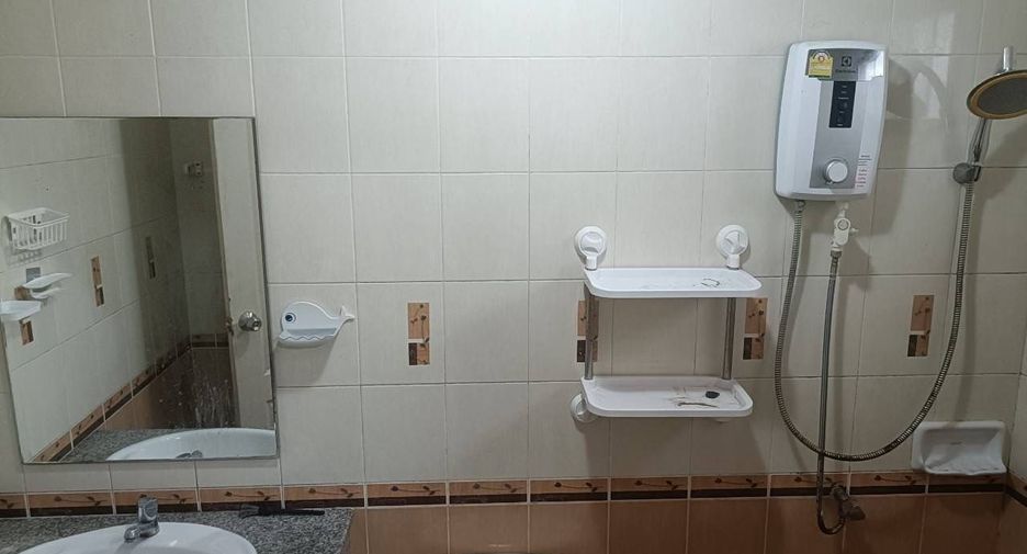 For sale 3 bedrooms house in Si Racha, Chonburi