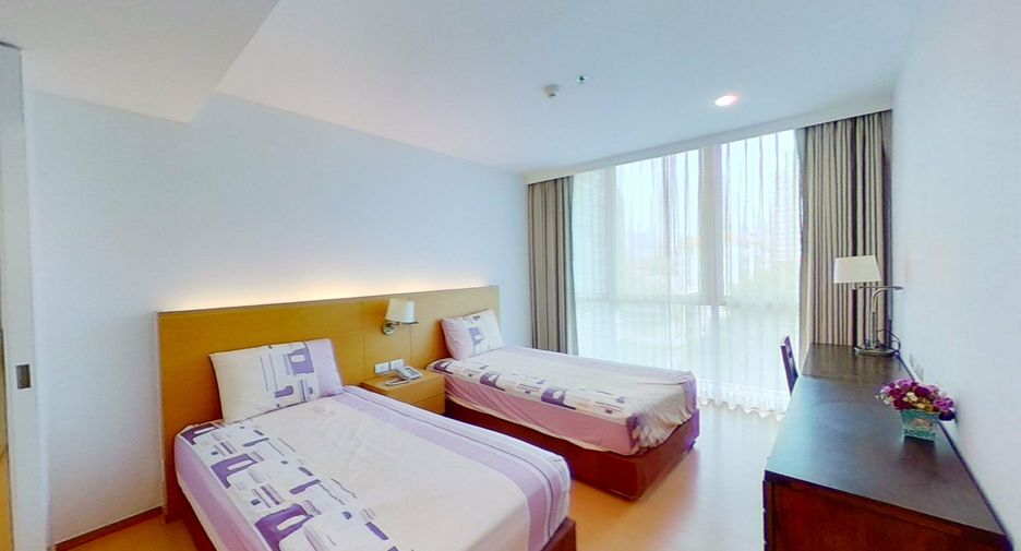 For rent 2 bedrooms condo in Watthana, Bangkok