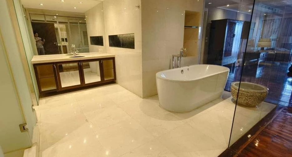 For sale 2 bedrooms condo in Bang Rak, Bangkok