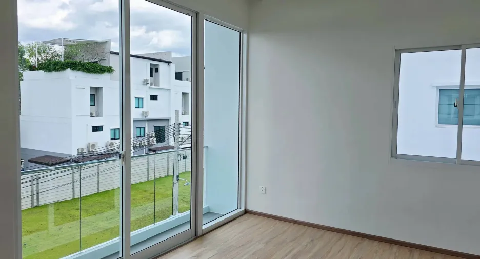 For sale 4 bedrooms house in Prawet, Bangkok