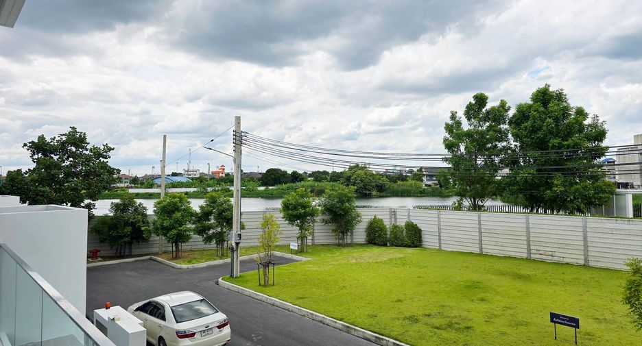 For sale 4 bedrooms house in Prawet, Bangkok