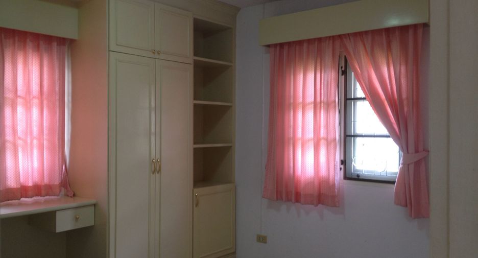 For rent 3 bedrooms house in Nong Chok, Bangkok