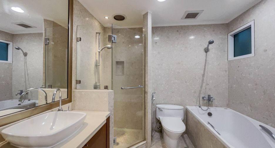 For sale 1 bed condo in Pathum Wan, Bangkok