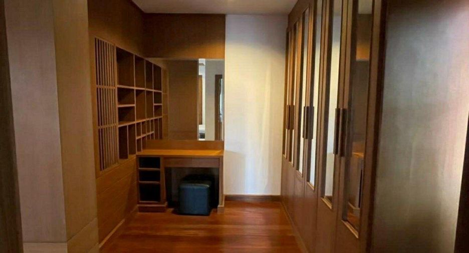 For rent 5 bedrooms villa in Bang Lamung, Chonburi