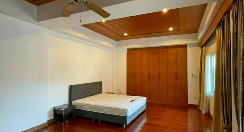 For rent 5 bedrooms villa in Bang Lamung, Chonburi