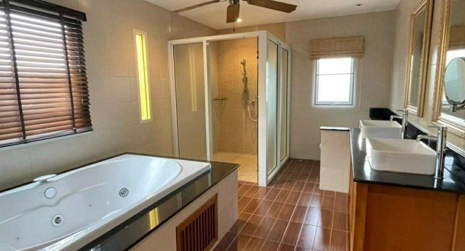 For rent 5 bedrooms villa in Bang Lamung, Chonburi