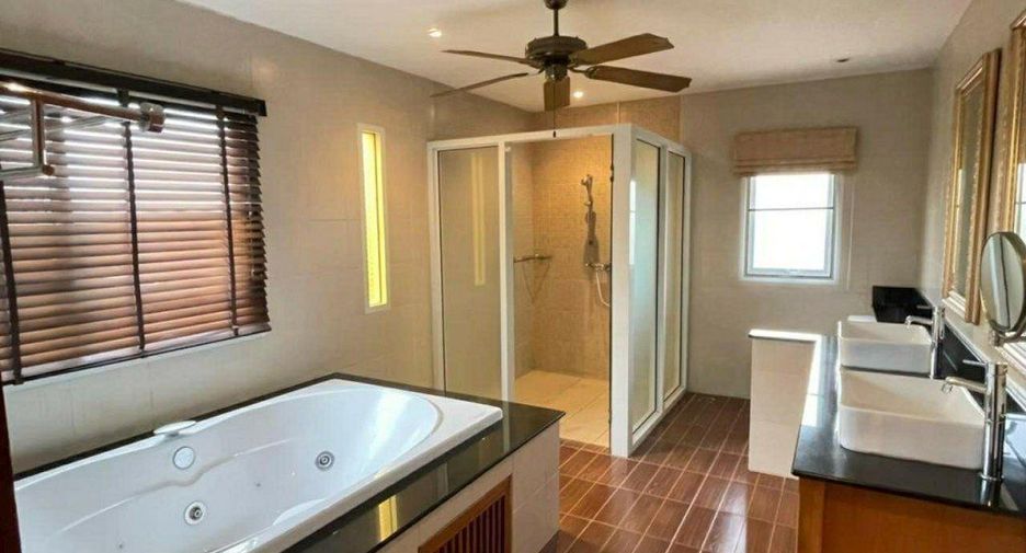 For rent 5 bedrooms villa in Bang Lamung, Chonburi