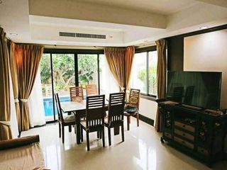 Casa en alquiler de 4 habitaciones en Bang Lamung, Chonburi