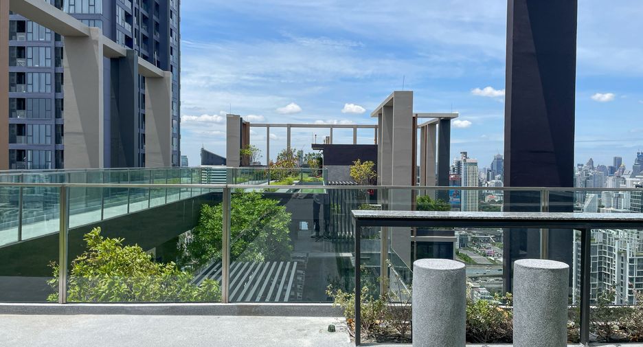 For sale 2 ベッドルーム condo in Huai Khwang, Bangkok