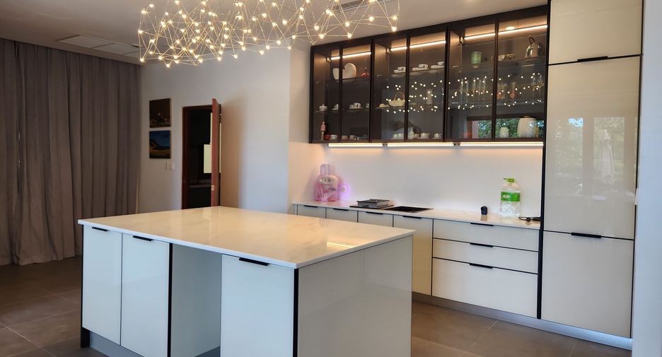 Villa zum Kauf und zur Miete mit 5 Zimmer in Thalang, Phuket