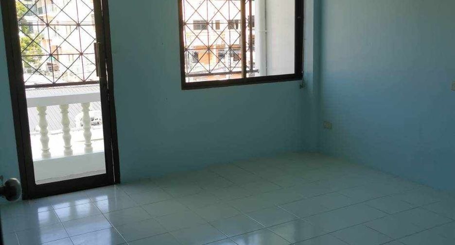 For rent 3 bedrooms townhouse in Bang Lamung, Chonburi