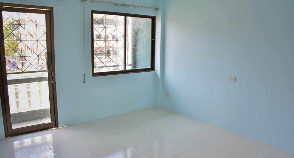 For rent 3 bedrooms townhouse in Bang Lamung, Chonburi