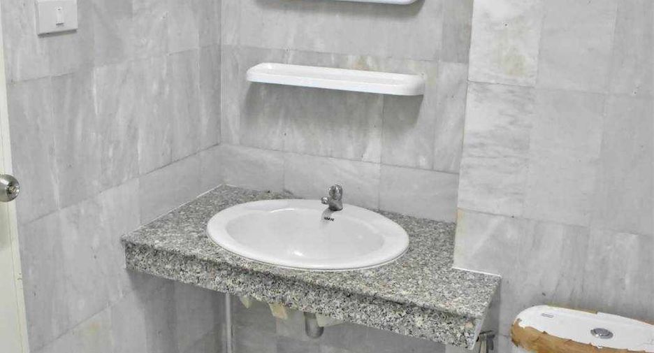 For rent 3 bedrooms townhouse in Bang Lamung, Chonburi
