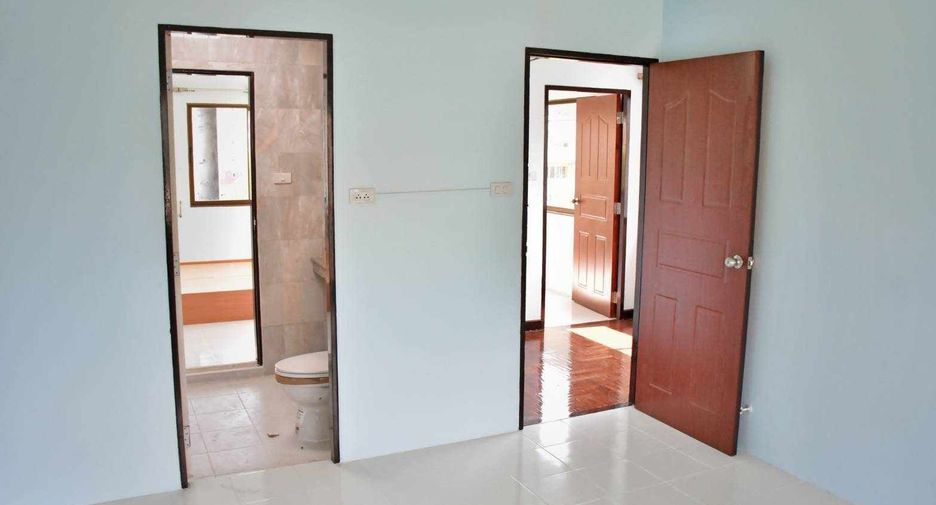 For rent 3 bedrooms townhouse in Bang Lamung, Chonburi