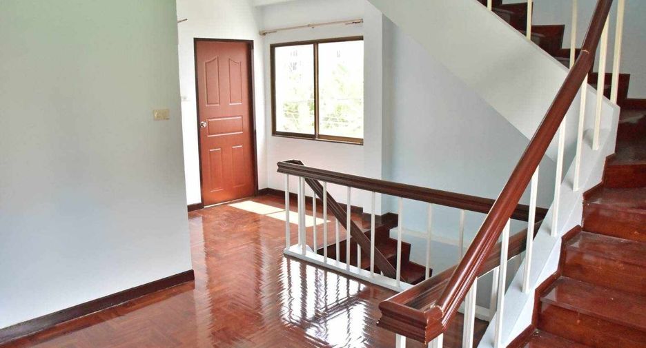 For rent 3 bedrooms townhouse in Bang Lamung, Chonburi