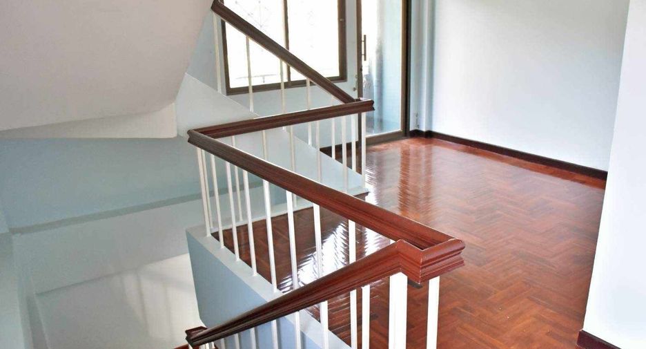 For rent 3 bedrooms townhouse in Bang Lamung, Chonburi