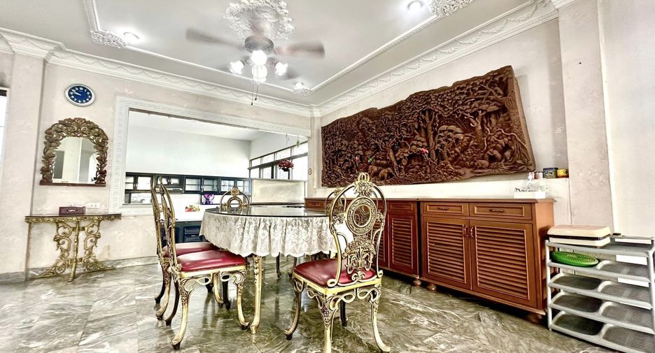 À louer 7 chambres maison à Taling Chan, Bangkok