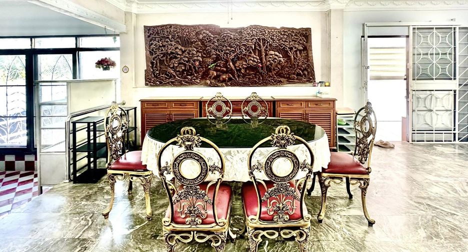À louer 7 chambres maison à Taling Chan, Bangkok