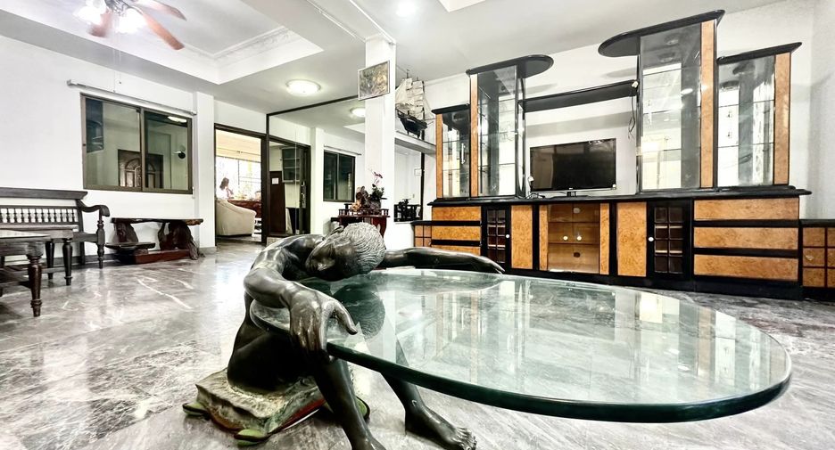 À louer 7 chambres maison à Taling Chan, Bangkok