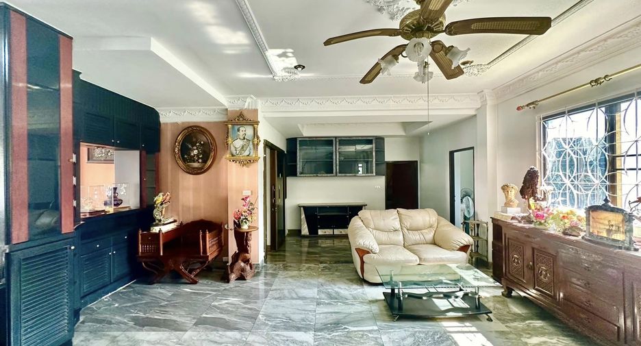 À louer 7 chambres maison à Taling Chan, Bangkok