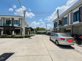 For sale 2 bedrooms townhouse in Si Racha, Chonburi