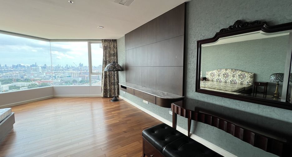 For rent 2 bedrooms condo in Dusit, Bangkok