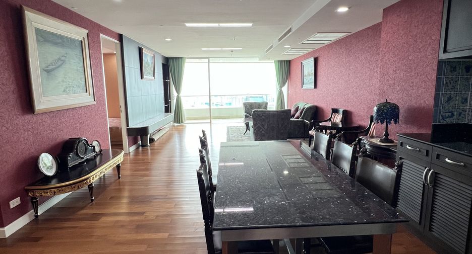 For rent 2 bedrooms condo in Dusit, Bangkok