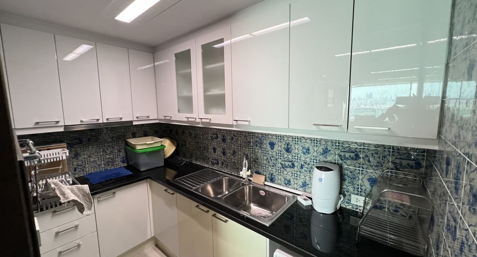 For rent 2 bedrooms condo in Dusit, Bangkok