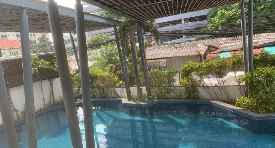 For sale 1 bed condo in Huai Khwang, Bangkok