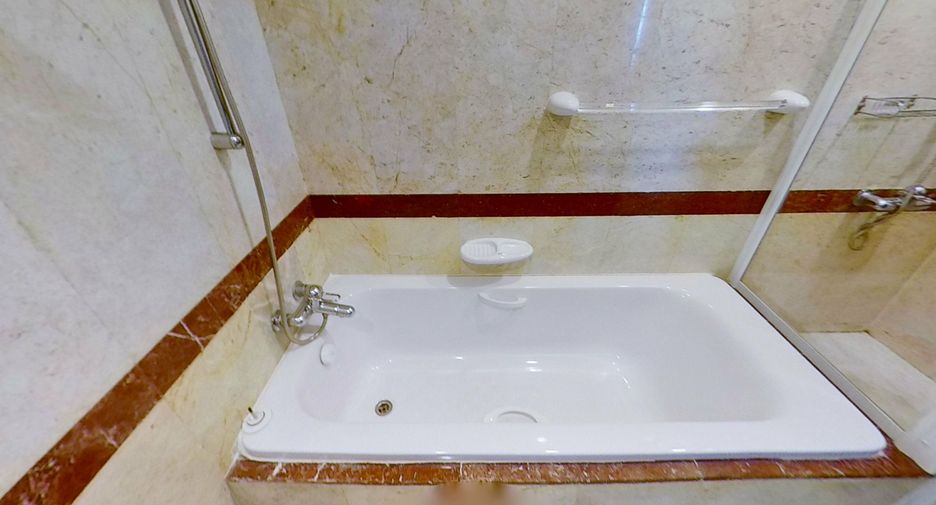 For rent 3 bedrooms condo in Pathum Wan, Bangkok
