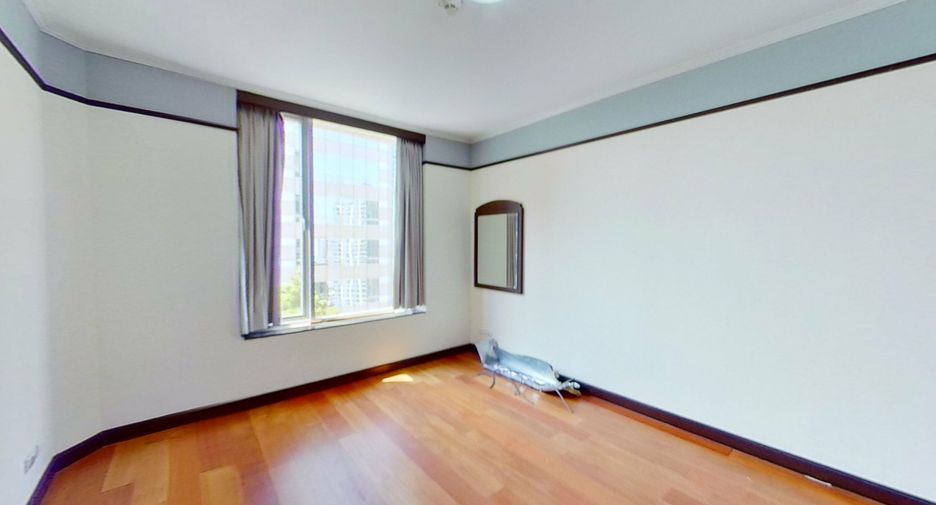 For rent 3 bedrooms condo in Pathum Wan, Bangkok