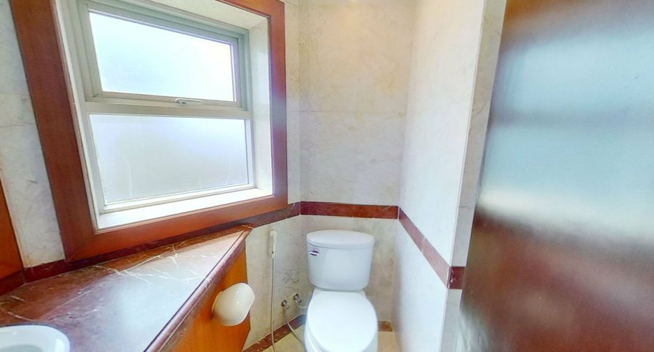 For rent 3 bedrooms condo in Pathum Wan, Bangkok