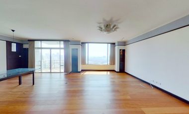 For rent 3 bedrooms condo in Pathum Wan, Bangkok