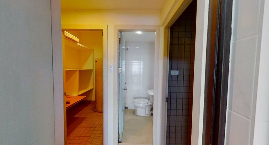 For rent 3 bedrooms condo in Pathum Wan, Bangkok