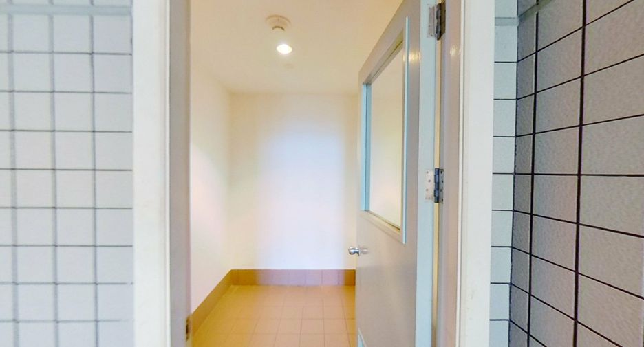 For rent 3 bedrooms condo in Pathum Wan, Bangkok