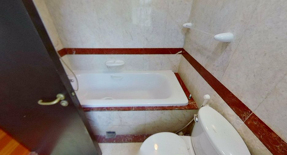 For rent 3 bedrooms condo in Pathum Wan, Bangkok