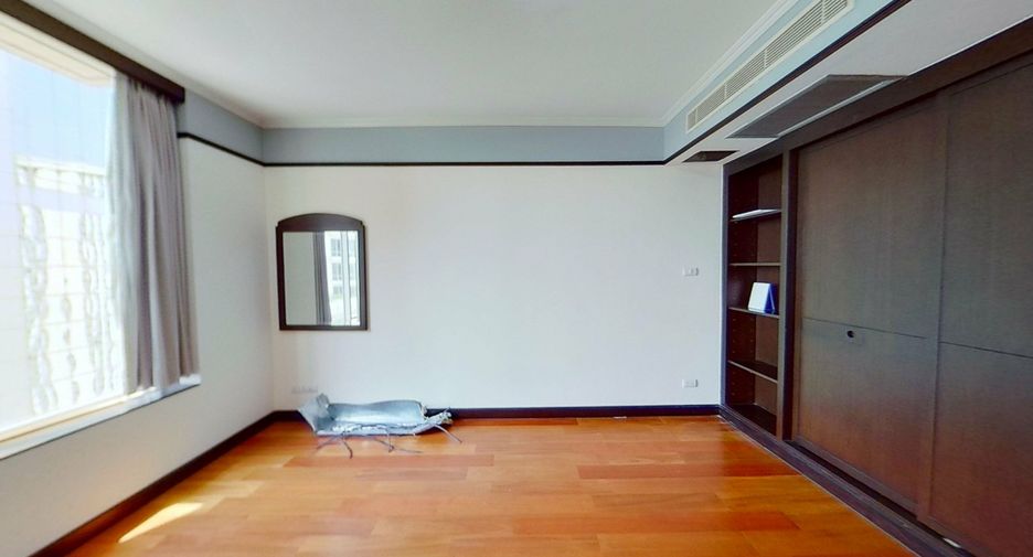 For rent 3 bedrooms condo in Pathum Wan, Bangkok